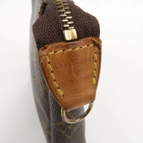 Flawless Louis Vuitton Pochette accessories crossbody shoulder with strap! - Picture 10 of 15